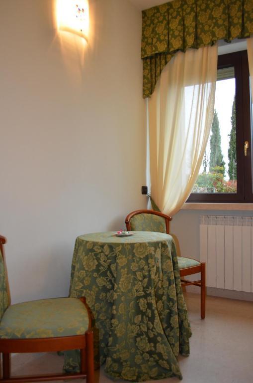Hotel Olioso Peschiera del Garda Bilik gambar