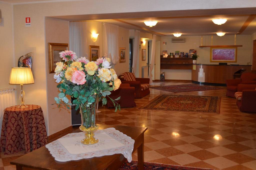 Hotel Olioso Peschiera del Garda Luaran gambar