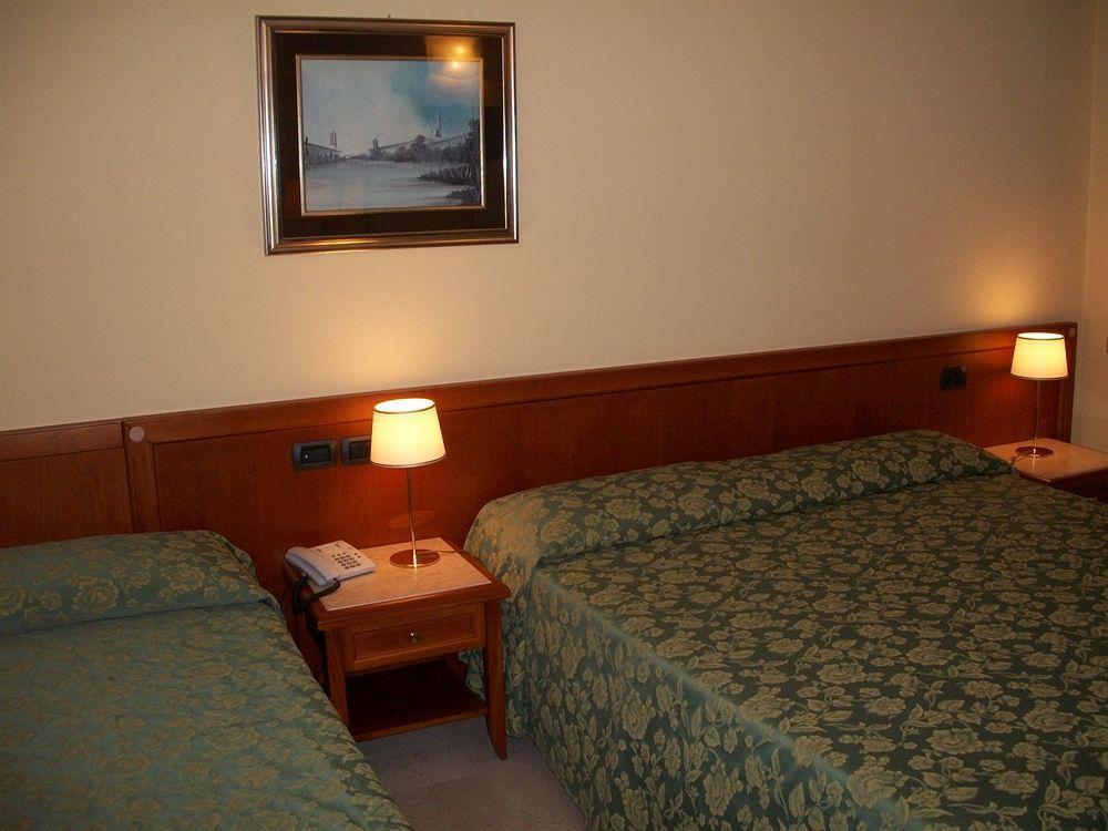 Hotel Olioso Peschiera del Garda Luaran gambar