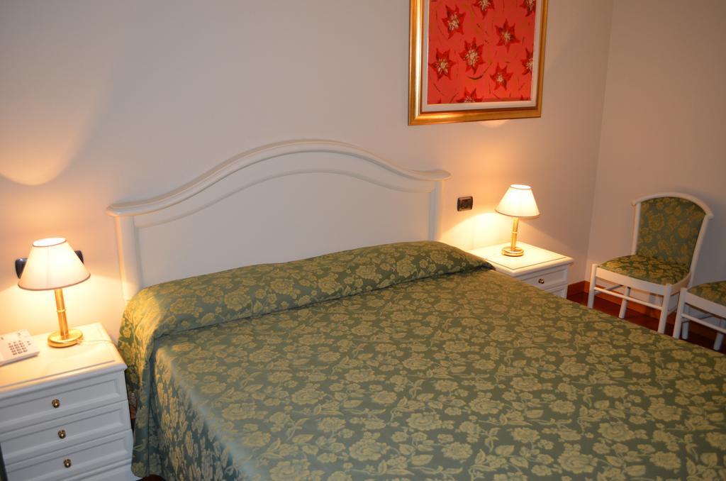 Hotel Olioso Peschiera del Garda Luaran gambar