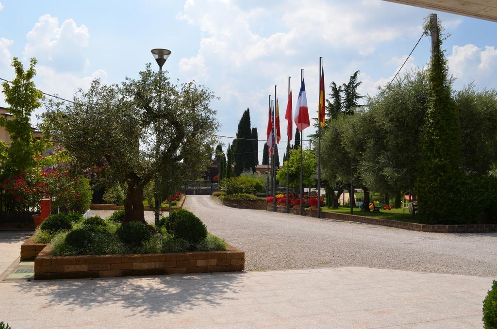 Hotel Olioso Peschiera del Garda Luaran gambar