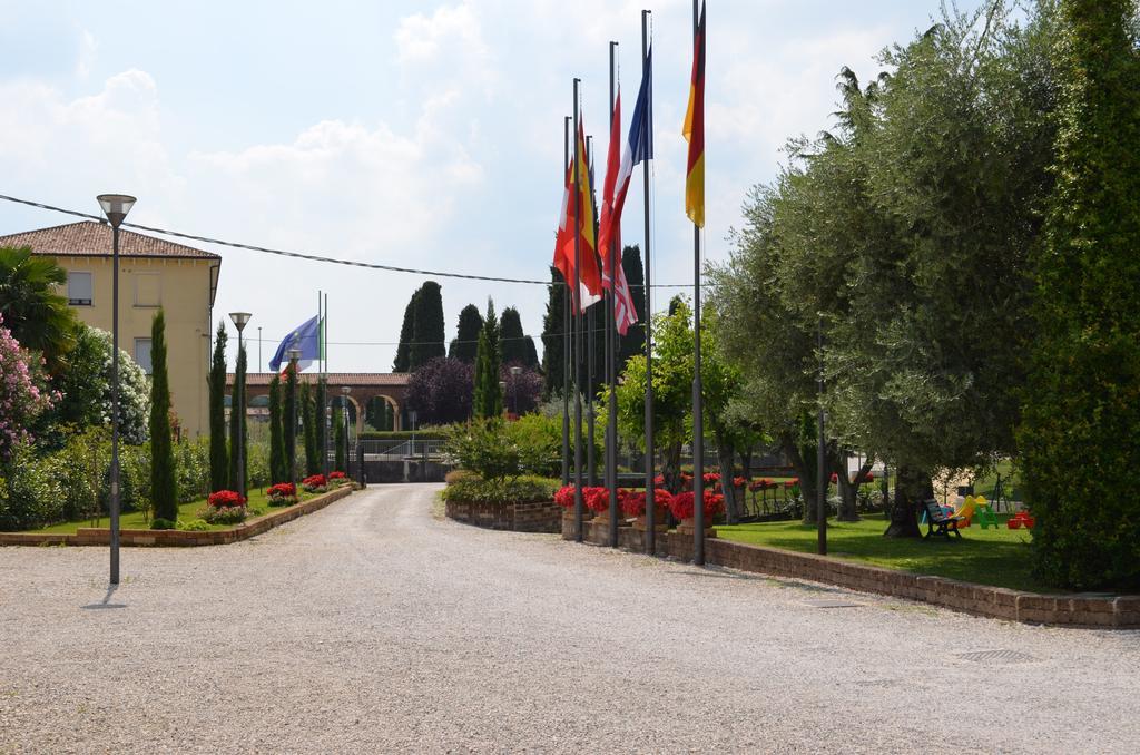 Hotel Olioso Peschiera del Garda Luaran gambar