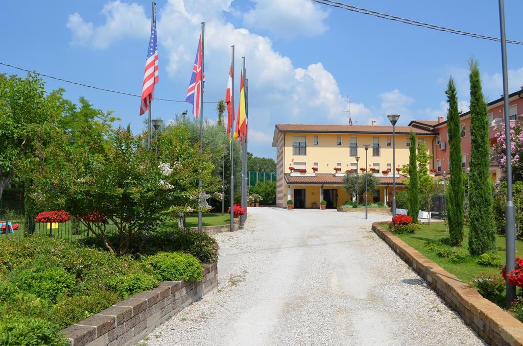 Hotel Olioso Peschiera del Garda Luaran gambar