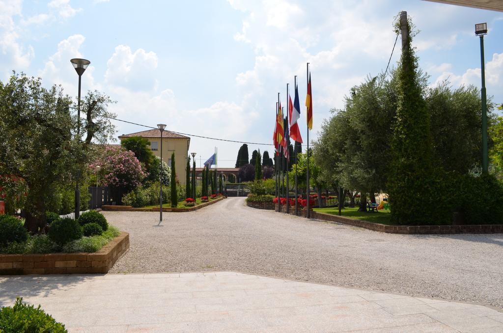 Hotel Olioso Peschiera del Garda Luaran gambar