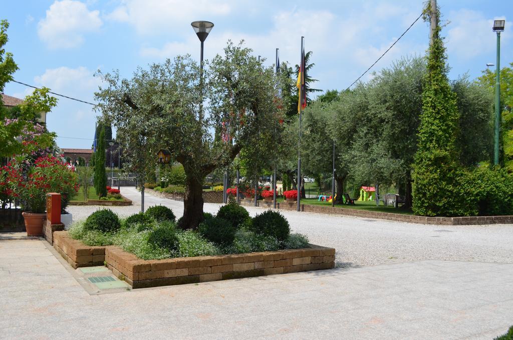 Hotel Olioso Peschiera del Garda Luaran gambar